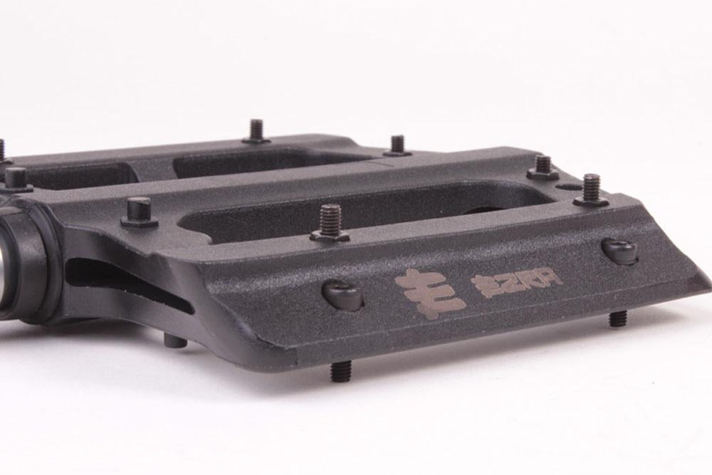 ezra bmx flats plus pedals with metal pins and sealed axle black